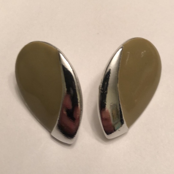 Vintage Teardrop Shape High Gloss Silver Tone on Glossy Khaki Enamel - #428 - Picture 4 of 6